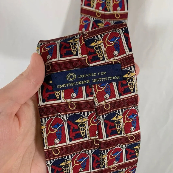 Smithsonian Tie Men's 65" Red Medial Print 100% Silk Doctor Classic - Picture 3 of 6